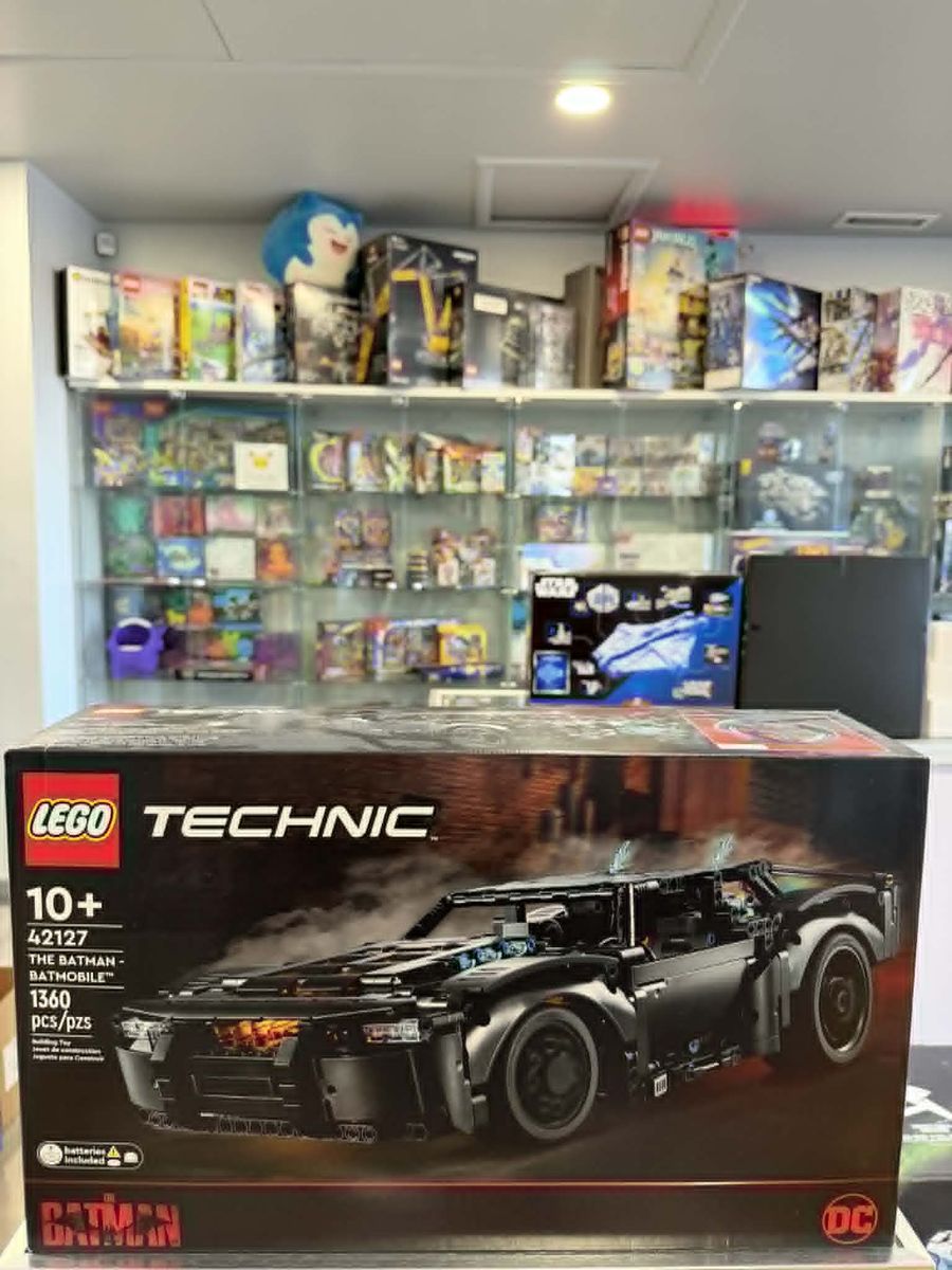 Brand new 42127 LEGO Technic The Batman - Batmobile