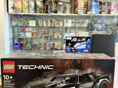 Brand new 42127 LEGO Technic The Batman - Batmobile