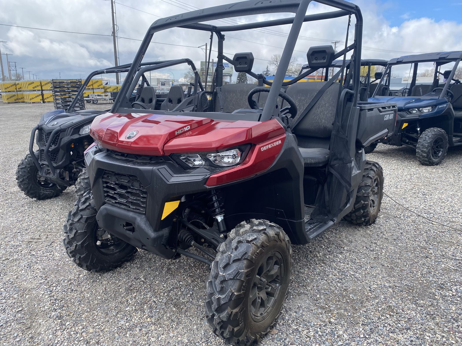 2025 Can-Am Defender DPS HD10