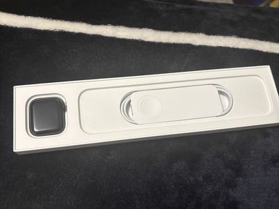 Apple Watch SE (2nd gen) 40mm S/M band *Battery Service Recommended*