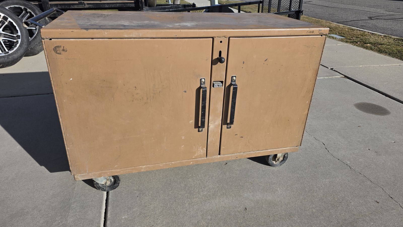 Knaack Heavy-Duty Rolling Bench Tool Box