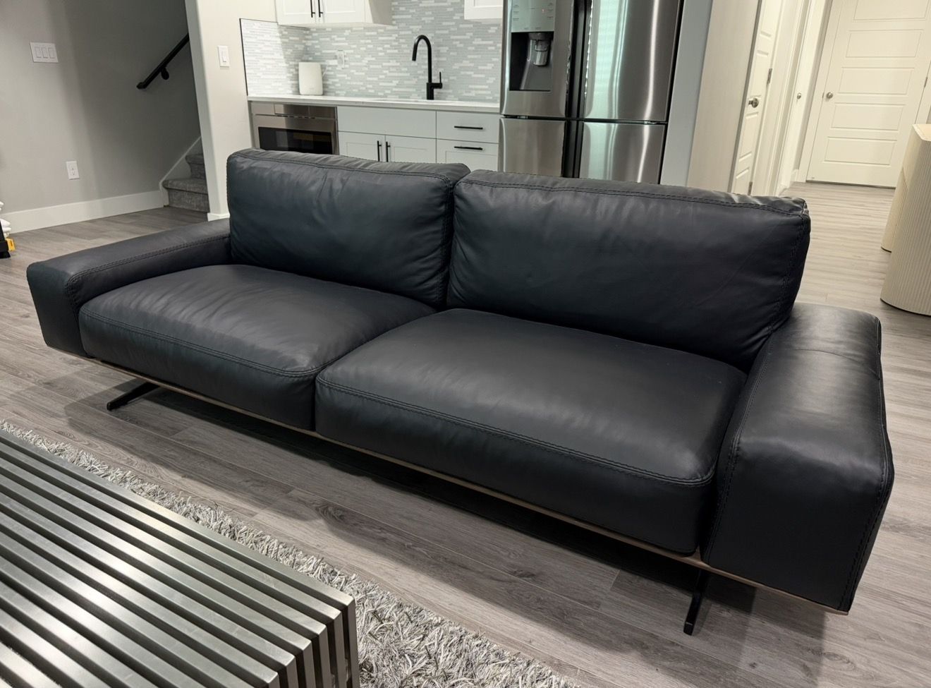 LEATHER SOFA (MODLOFT)