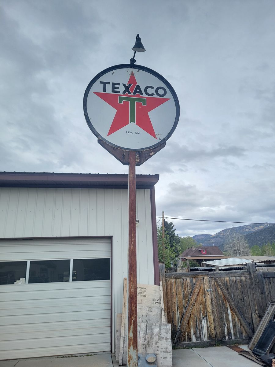Large 8' Texaco gas station sign w ring and pole