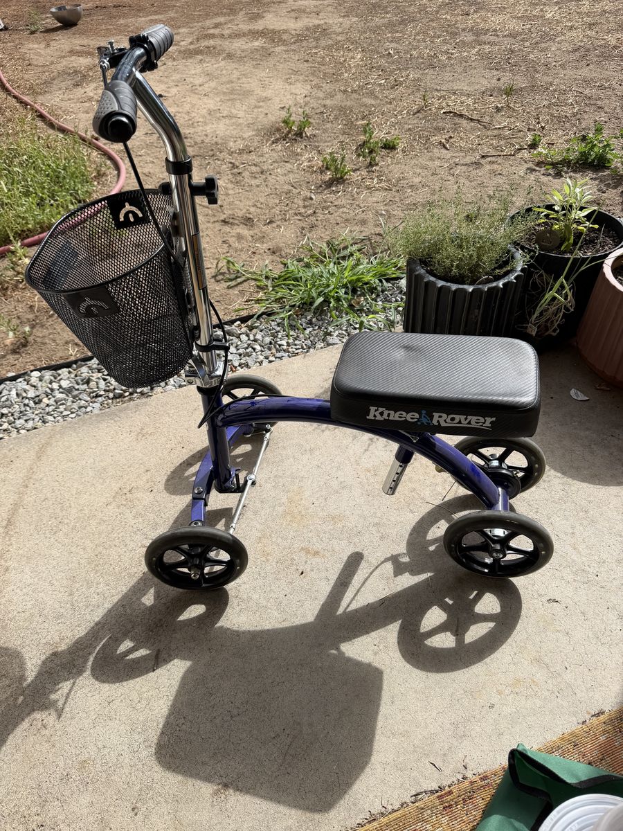Knee scooter