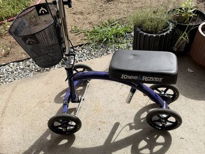 Knee scooter