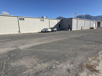 LOW RENT PSF, 16,108 SF SALEM WAREHOUSE, MULTIPLE ROOMS, BAY DOOR, 2-RR, 3-PHASE HIGH POWER!