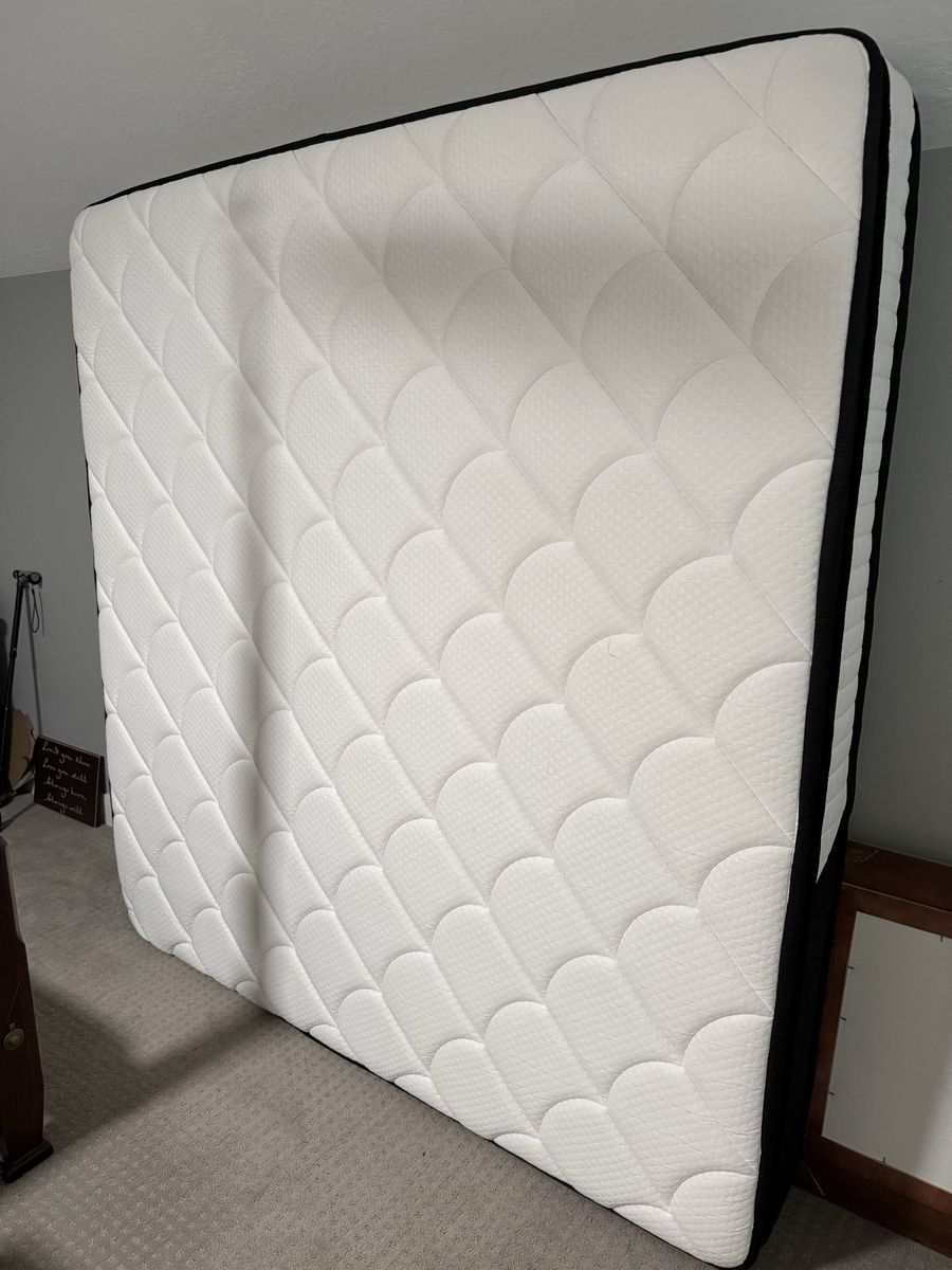 12” King Upgraded Hybrid Mattress - Near New