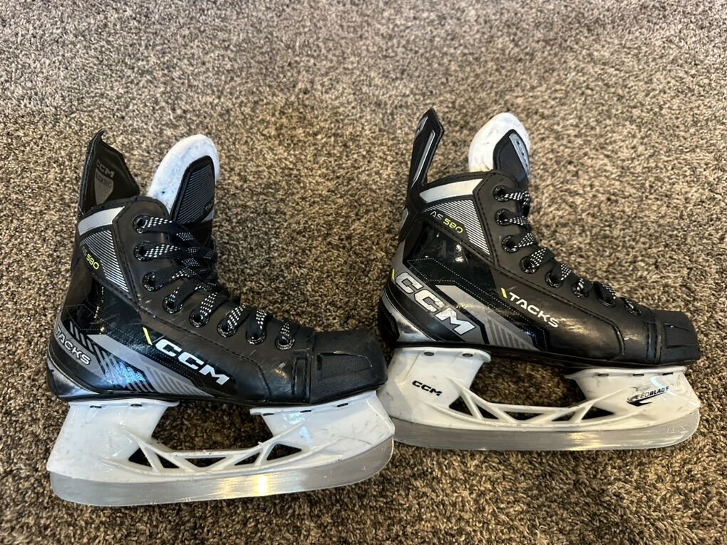 CCM Ice Hockey Skates Kids Youth Size 13.5