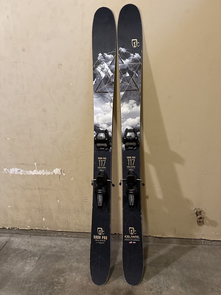 Icelantic Powder Skis