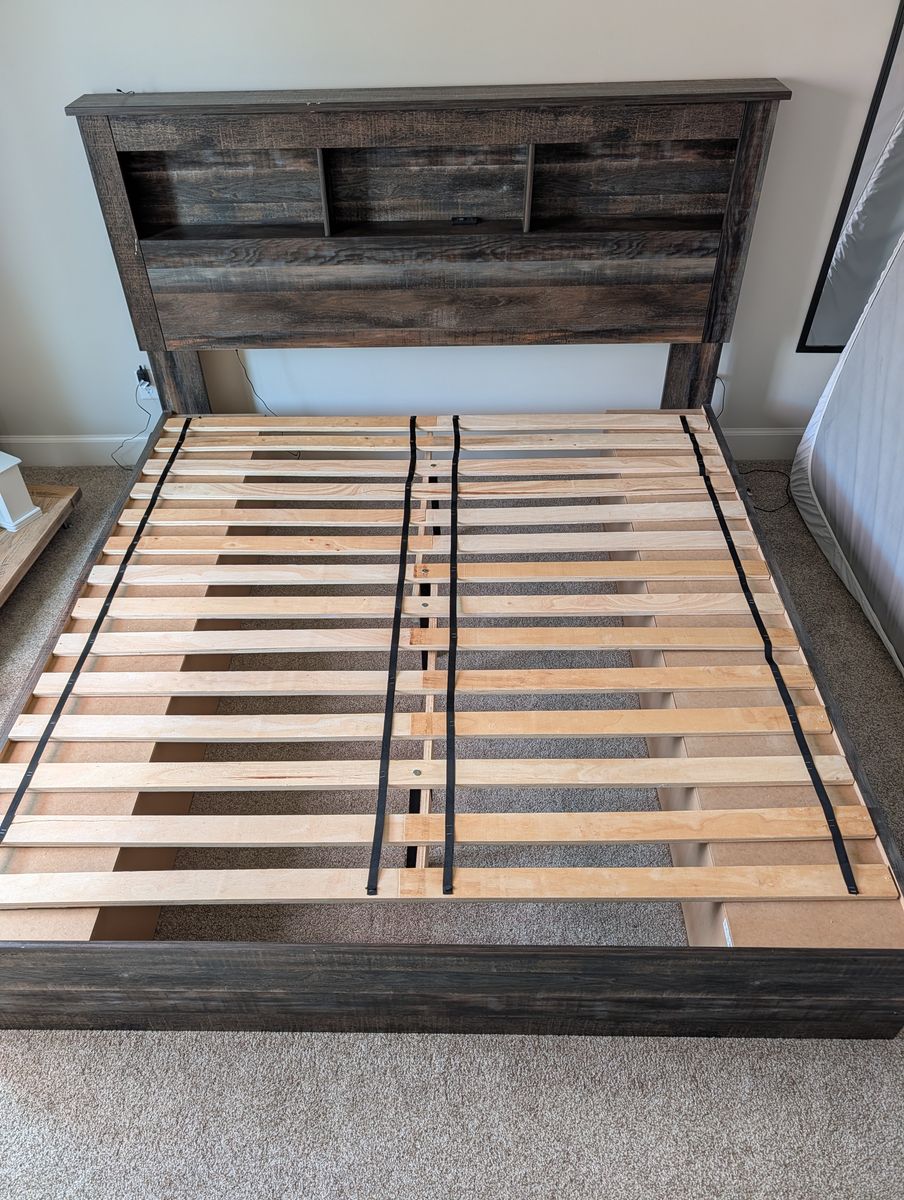 Drystan King Bed with dresser and mirror