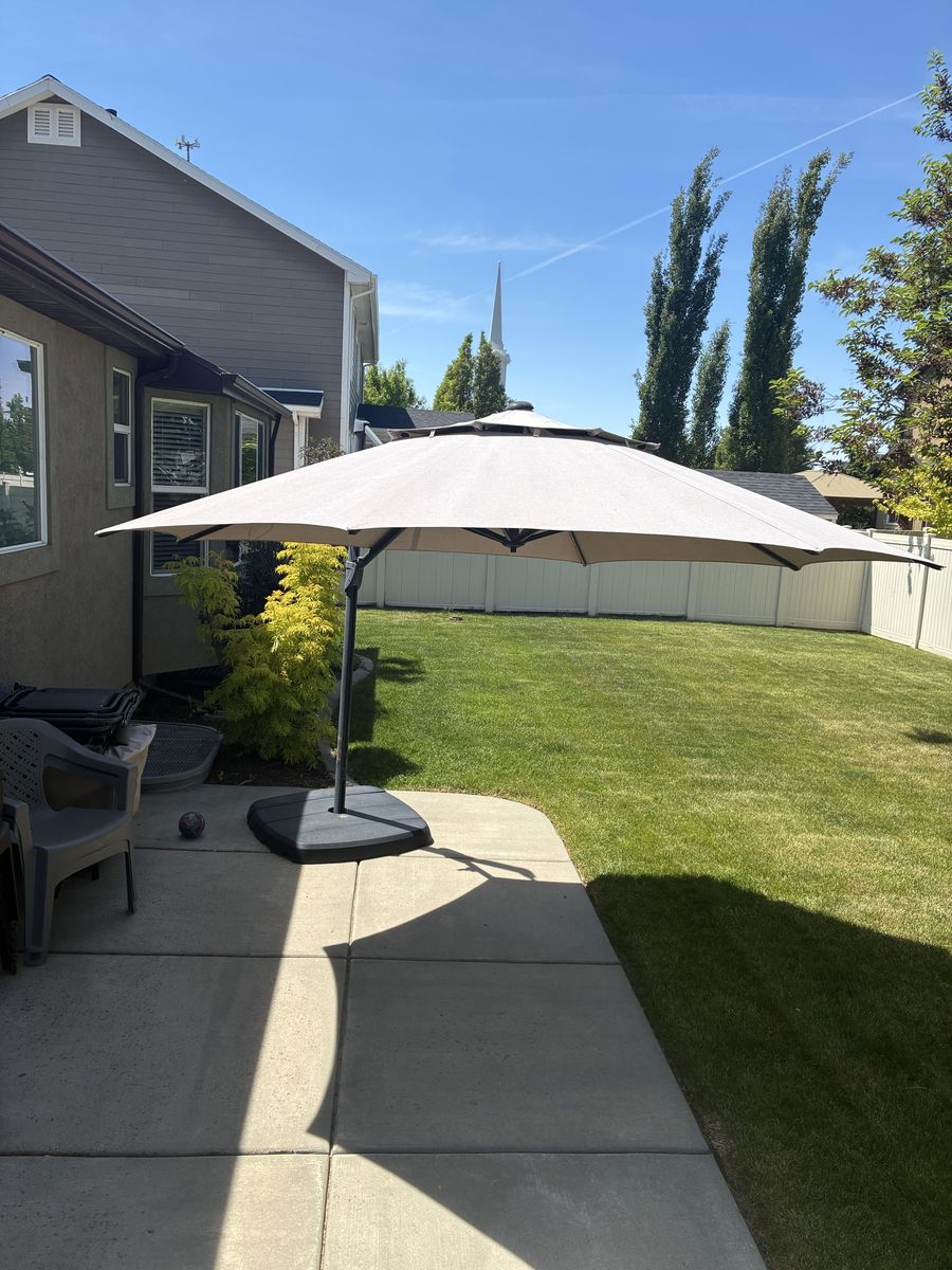 Cantilever Umbrella with LED Solar Lights