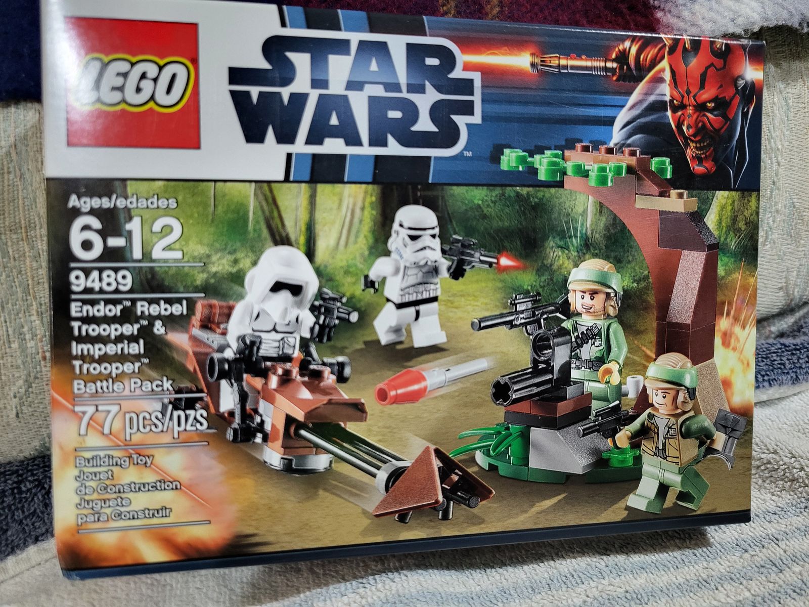 LEGO STAR WARS ENDOR REBEL TROOPER AND IMPERIAL TROOPER BATTLE PACK  2012 issue