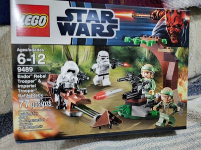 LEGO STAR WARS ENDOR REBEL TROOPER AND IMPERIAL TROOPER BATTLE PACK 2012 issue
