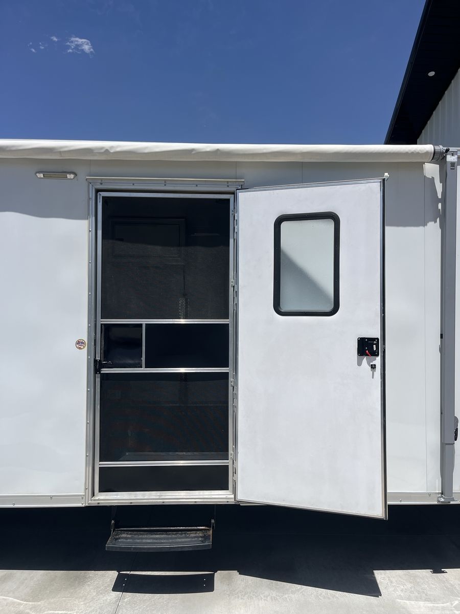 Main image 4
