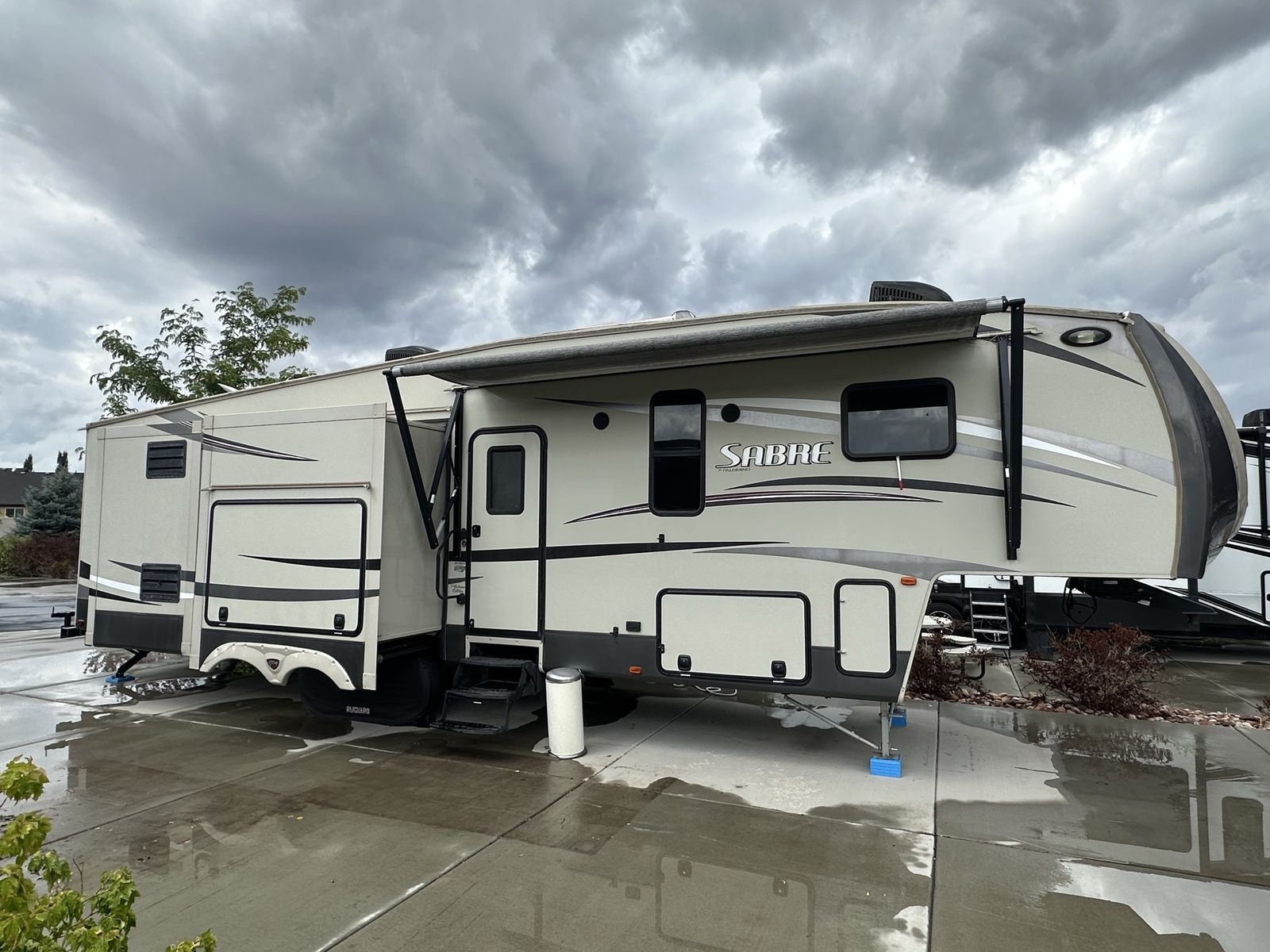 2015 Forest River Sabre 34 RDKS Platinum Edition 