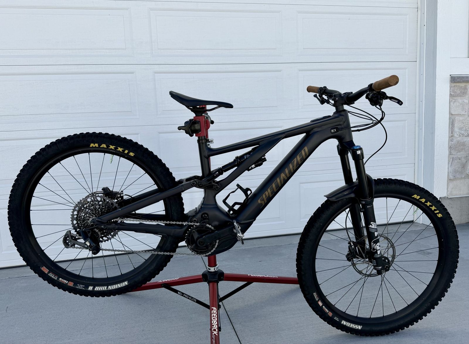 Specialized Levo Comp E-MTB, Maxxis Tires, 18 Charge Cycles, 341 Miles, Size Large