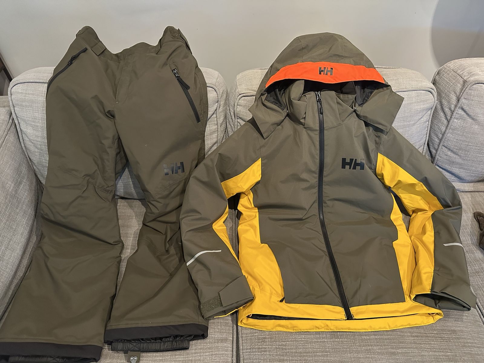 Helly Hansen - boys ski jacket and pants