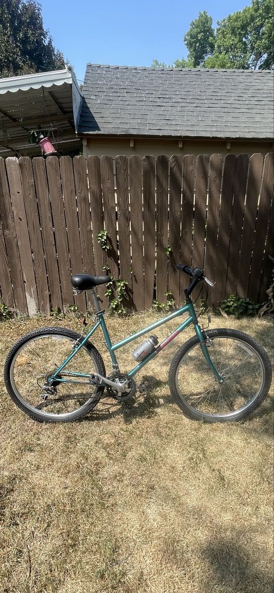 Specialized Women's Large-medium steel Hard Rock mountain bike
