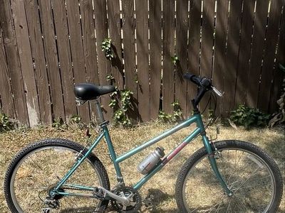 Specialized Women's Large-medium steel Hard Rock mountain bike