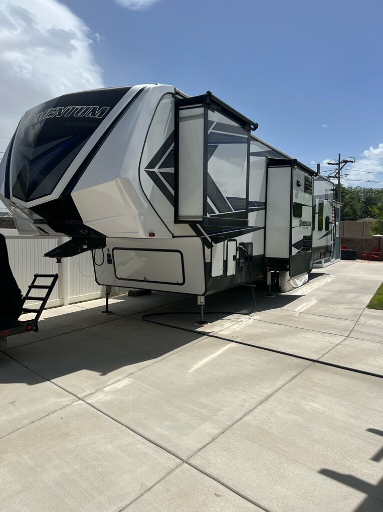 2018 Momentum Toy Hauler 351M