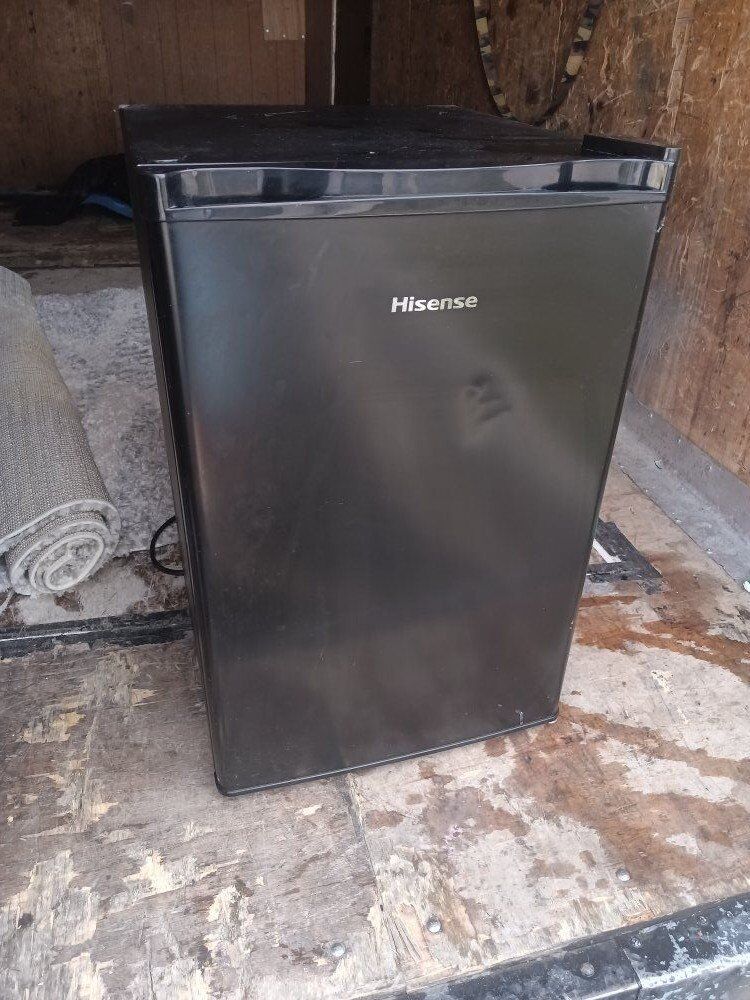 Hisense mini fridge with freezer