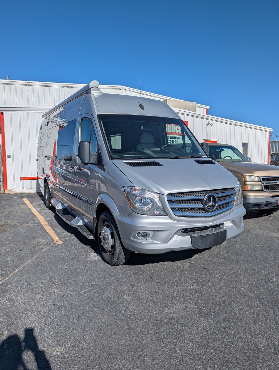 2018 Winnebago Era 70B – Mercedes Sprinter Diesel – Only 9,500 Miles