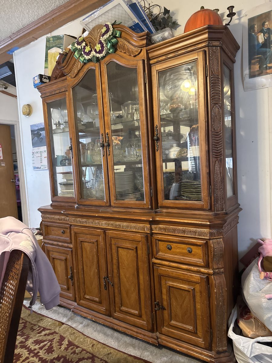China Cabinet w/matching Dining Table