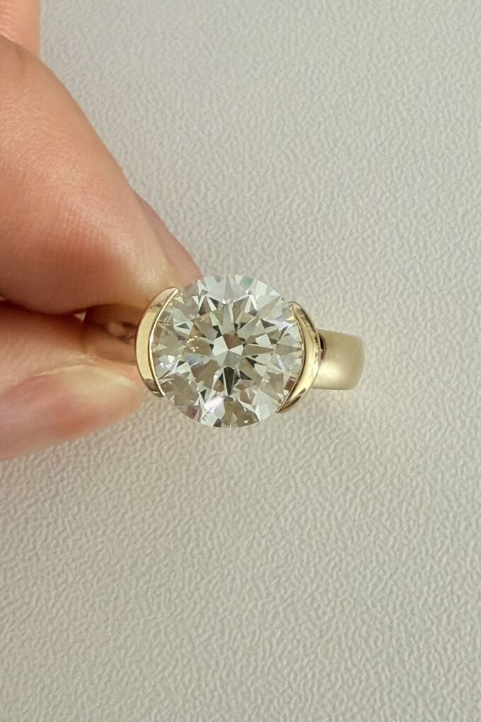 Round Cut Lab Grown Diamond Ring