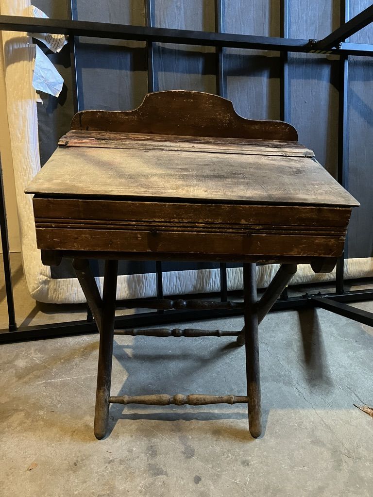 Portable desk