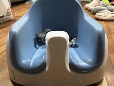 Bumbo Floor Seat with Tray - Blue & White Baby Support Chair