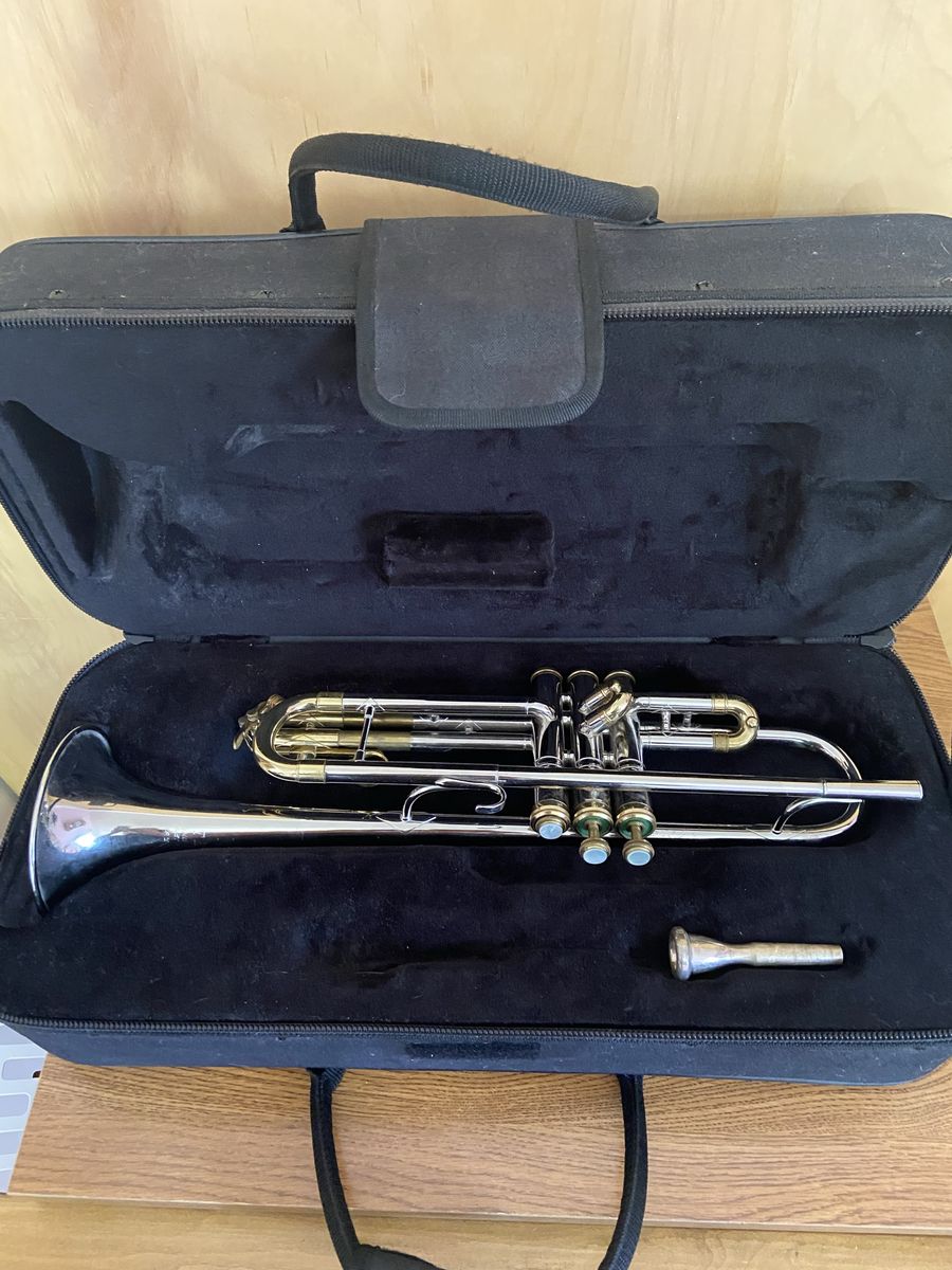 King Tempo Trumpet W/Mouth piece and Awesome case! $225.00 Look