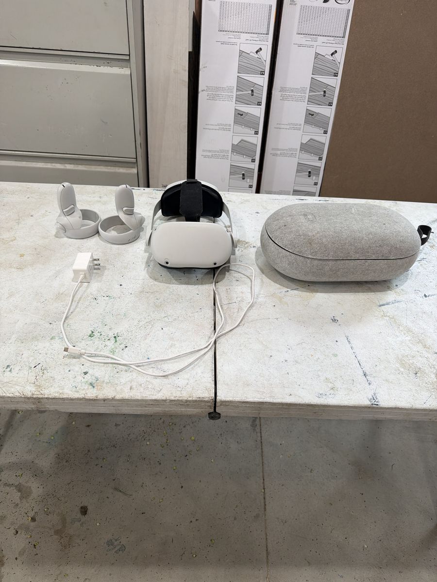 Metaquest 2 Headset With Battery Pack