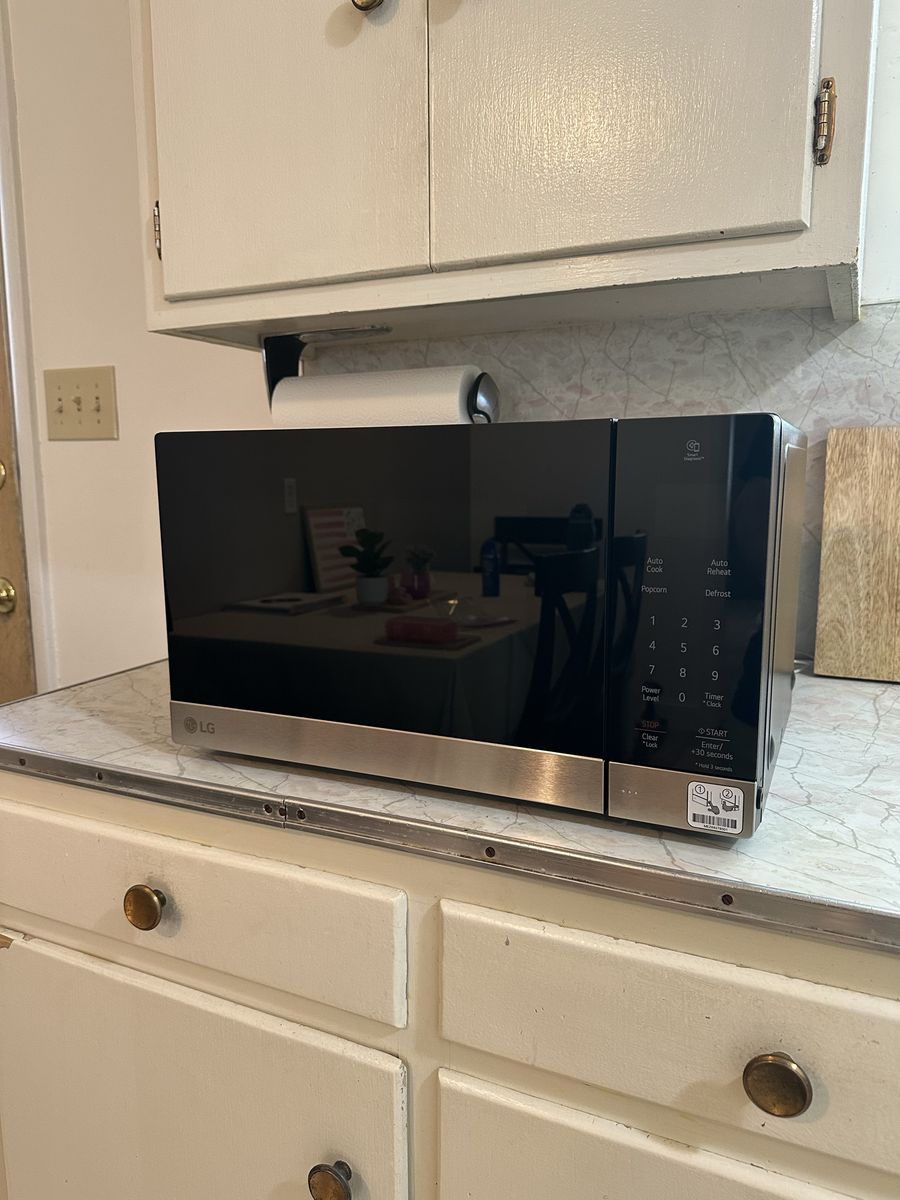 LG Countertop Microwave 0.9 cu. ft. 1000 Watts