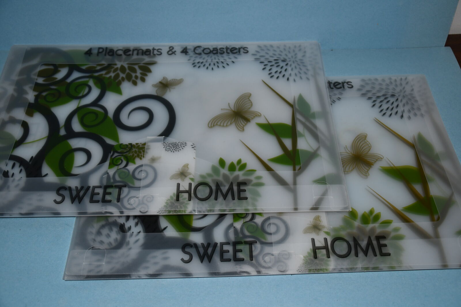 NIP ~ 8 PLACEMATS & 8 COASTERS ~ 11" x 17" ~ INDOOR ~ OUTDOOR ~ EASY CLEAN ~ ALL FOR $5