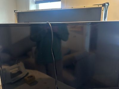 32” Samsung Tv (No Remote)