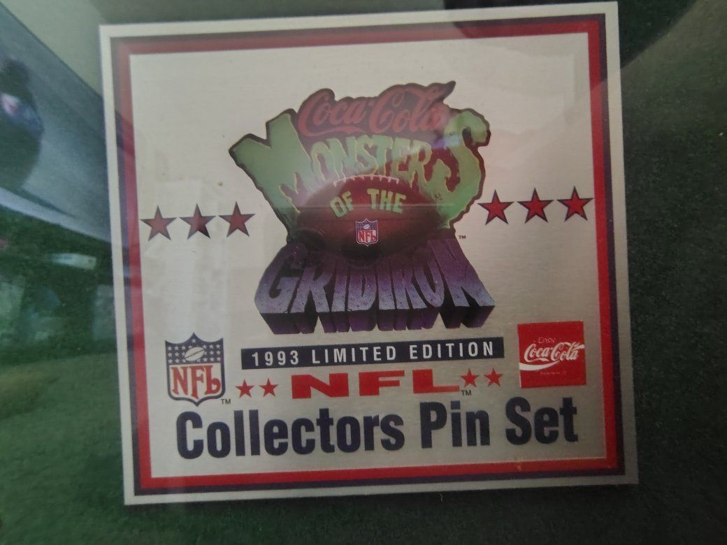 1993 COCA COLA " MONSTER OF THE GRIDIRON " LIMITED EDITION NFL PIN SET