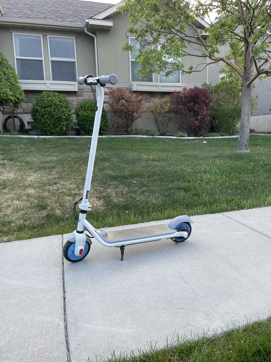 Ninebot eKickScooter ZING C9