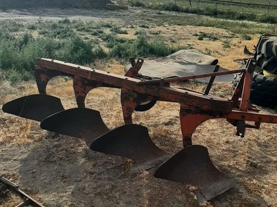 Case 4 bottom plow