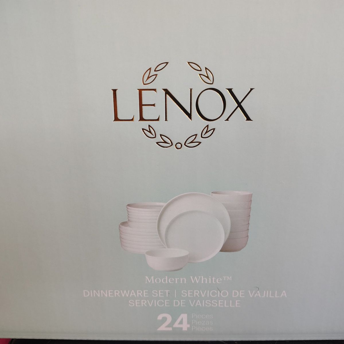 LENOX brand new!! still in box dinnerware set