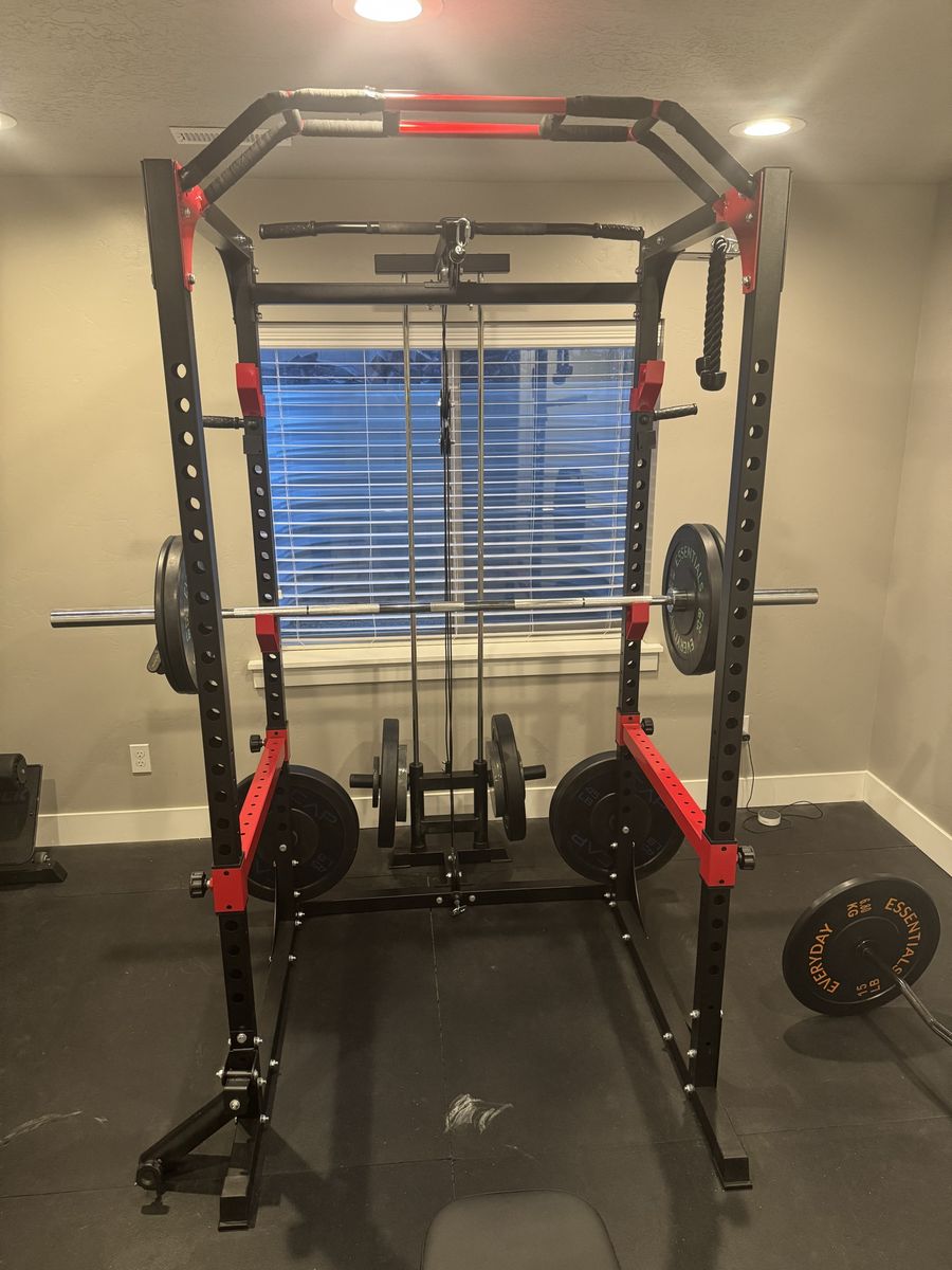 Squat rack with pulley system