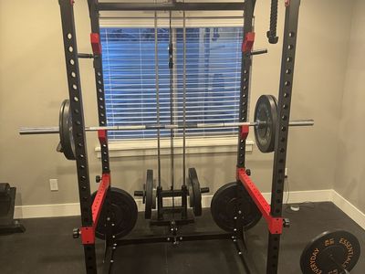 Squat rack with pulley system