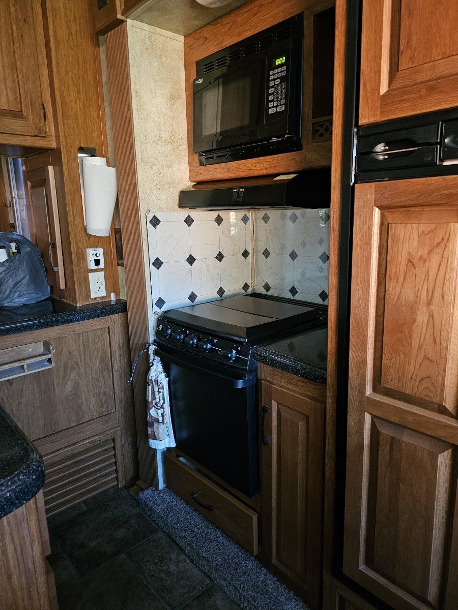 Main image 6