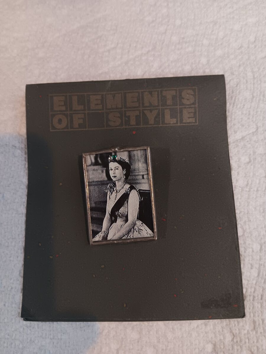 Queen Elizabeth 11 brooch