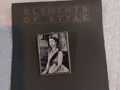 Queen Elizabeth 11 brooch