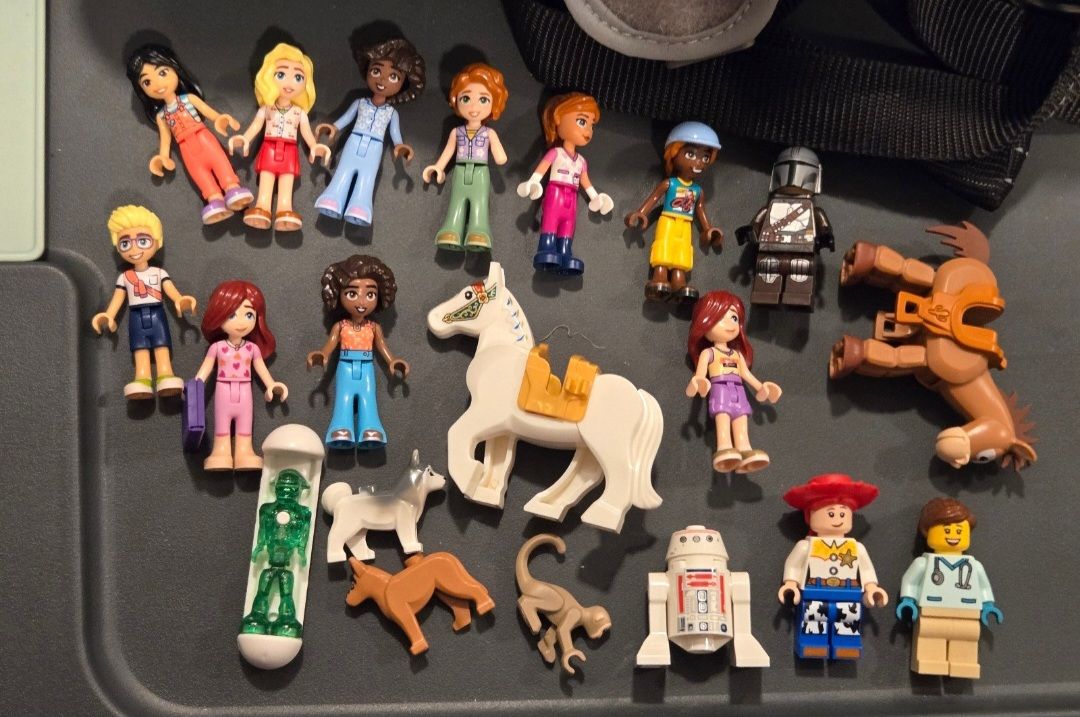 Lego Minifigures & Animals Lot 