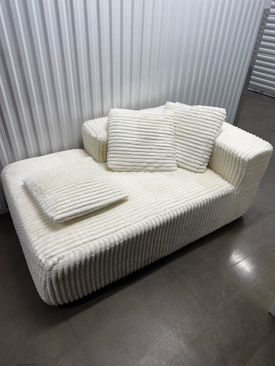 White cloud Spineless memory foam couch piece NEW
