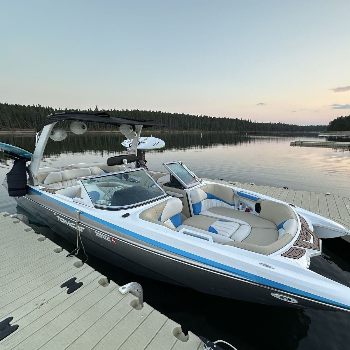 2018 MB F24 Tomcat Surf Boat