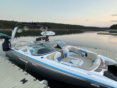 2018 MB F24 Tomcat Surf Boat