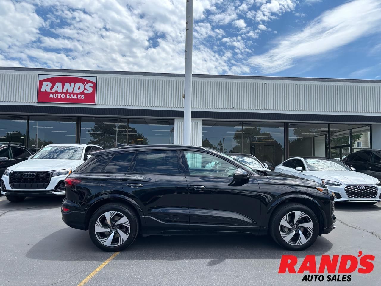 2025 Audi Q6 e-tron quattro Premium Plus