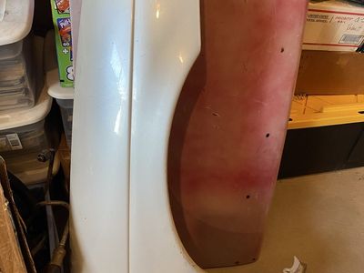 Right front fender for a Saturn SL2